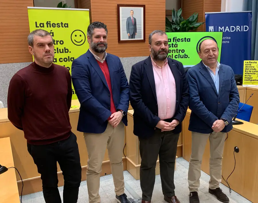 La campaña #EnLaColaSilencio ha mejorado más de un 25% la implantación de medidas contra el ruido en las puertas de los locales de este distrito